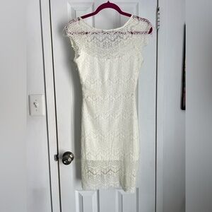 🆕 Fitted Cream Lace Dress, Size Small